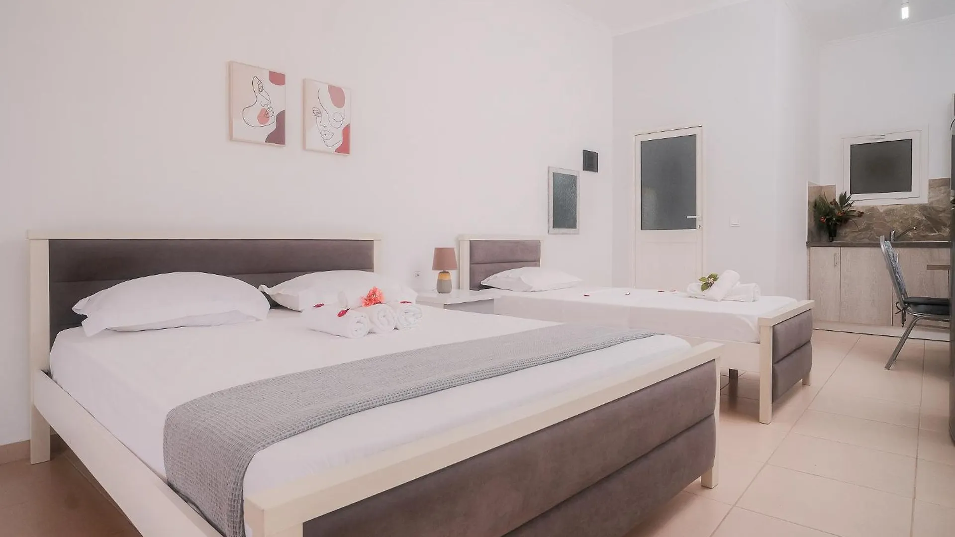 Ferienwohnung Rusha Family Qeparo Apartment
