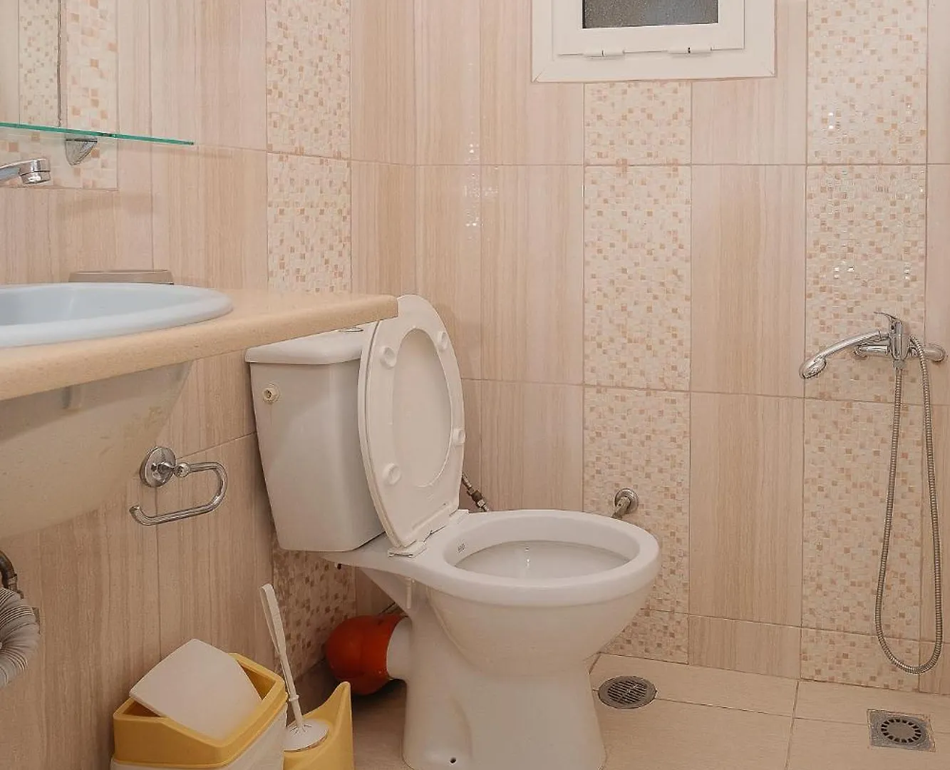 Ferienwohnung Rusha Family Qeparo Apartment